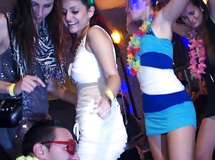 petrecere, hardcore, futai-in-grup, sex-in-grup, taratura, club, realitate