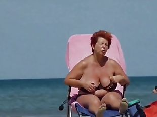 gros-nichons, en-plein-air, public, amateur, mature, granny, compilation, plage, blonde