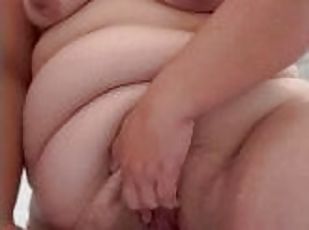 cul, baignade, gros-nichons, chatte-pussy, amateur, milf, maman, belle-femme-ronde, doigtage, douche