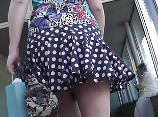 Small peek up a chick's skirt