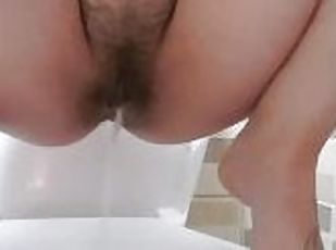 poilue, pisser, public, chatte-pussy, amateur, milf, maman, naturel, toilette, kinky