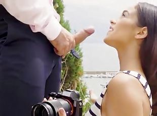 Photographer Blows Model - PornWorld