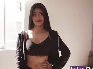 Teen latina inocente termina siendo follada por falso fotgrafo en Per