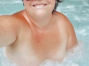 BBW caught masterbating in Hot Tub