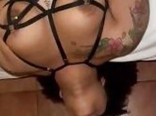 cul, gros-nichons, masturbation, amateur, fellation, trio, brunette, tatouage