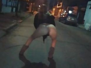 sexo en público arriesgado en la calle exhibiendose desnuda folland...