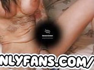 TATTOOED MILF loves doing CUSTOM content for her subscribers and SU...