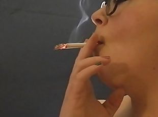 orta-yaşlı-seksi-kadın, dolgun-güzel-kadın, kıç-butt, sigara-içme, esmer-kadın