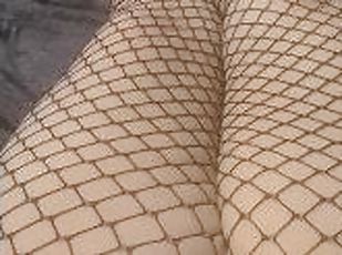 Thick goth girl rubs and fingers fat pussy in fishnet stocking ling...
