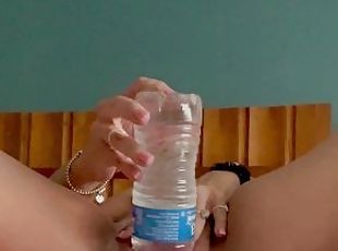 sticla, clitoris, masturbare-masturbation, orgasm, pasarica, amatori, milf, latina, mama, pov