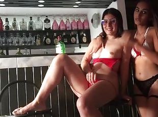 cur, masturbare-masturbation, orgasm, public, pasarica, scolarita, bunaciuni, negresa, lesbiana, adolescenta