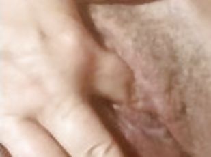 clítoris, masturbación, orgasmo, coño-pussy, amateur, regordeta, con-los-dedos, húmedo