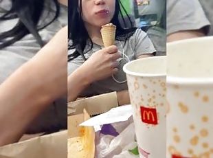 CONOSCO LINDA CHICA EN MCDONALS Y ME LA LLEVO A CASA A FOLLAR