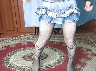 CHEERLEADER IN HOT SHORT JEANS SKIRT MAKING HOME SEXY SHOW FOR YOU ...