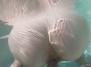 poilue, masturbation, chatte-pussy, amateur, ados, jouet, solo, jacuzzi, colocataires, petits-seins