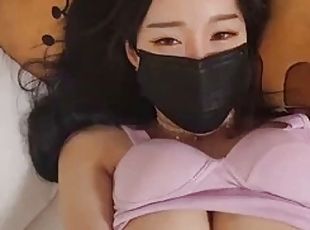Good-looking Korean female anchor masturbates Korean+BJ live broadc...